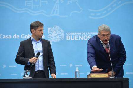 Kicillof en estado de alerta máxima por la acusación de cajero de la política contra uno de sus ministros