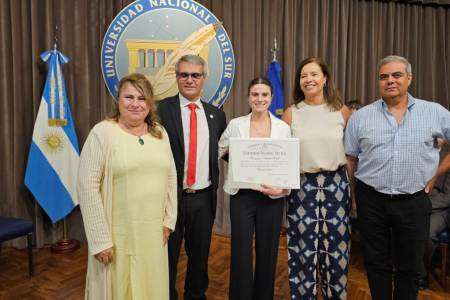 La suarense Florencia Sotelo obtiene el mejor promedio del acto de colación de grados de la UNS 