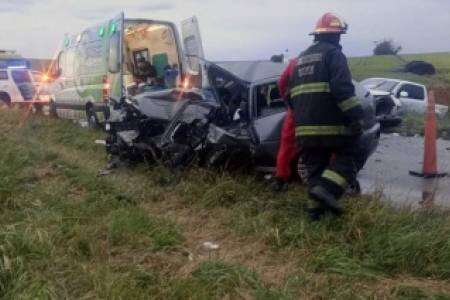 Choque frontal en la Ruta 88: joven suarense rescatado tras quedar atrapado en su vehículo