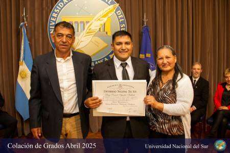 Albañil, vendedor ambulante, mozo, verdulero, repartidor… y ahora graduado universitario