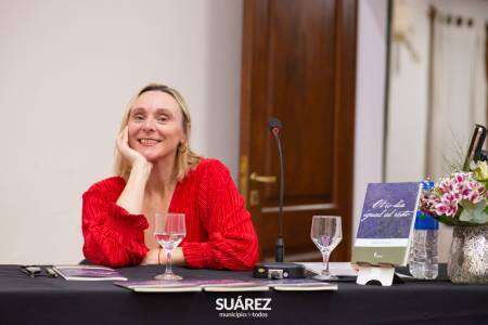 Silvia Frank presentó su primer libro de cuentos “Otro día igual al resto”