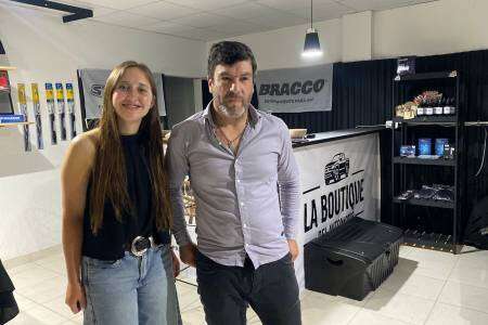 Inauguró La Boutique del Automotor en una tradicional esquina: Mitre y San Martín.