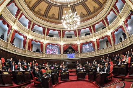 Denuncias por una secta y abusos sexuales sacuden al Senado bonaerense: hay dos detenidos
