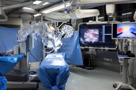 La Fundación Favaloro llevó a cabo el primer bypass asistido por un robot en el país