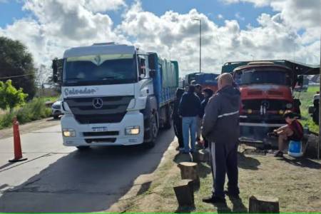 Paro de transportistas: continúa la medida de fuerza mientras exigen inmediatas negociaciones
