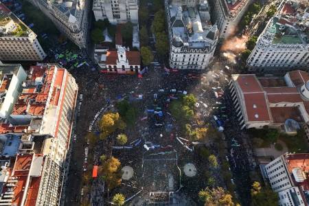 El reclamo por el financiamiento universitario fue masivo y el gobierno lo tildó de "acto opositor"