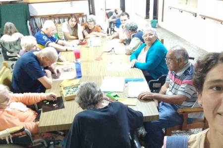 Alfabetizar no tiene edad. “Es emocionante trabajar con adultos. Tenemos un alumno de 90 años” 
