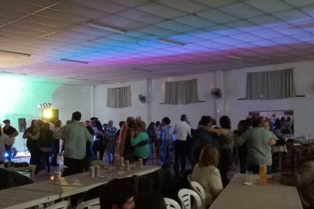 25 de mayo en Villa Belgrano. Todo listo para Peña Folclórica del Centro de Jubilados