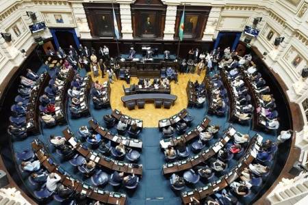 Diputados rompió la parálisis legislativa en la Provincia con una sesión copada por la discusión por zona fría