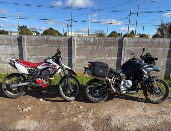 Operativos policiales: aprehensión, secuestro de motocicletas y traslado de un detenido