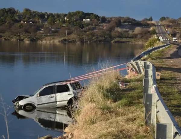 Cuatro hermanas murieron tras caer al agua en una camioneta en La Pampa