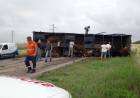 Un milagro evitó la tragedia: se distrajo y volcó su camión