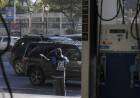 Buscan subas progresivas de los combustibles por hasta 15% en 3 meses