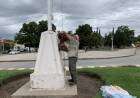 En Coronel Pringles: colgó dos cabezas de terneros en el mástil del Municipio en símbolo de protesta