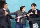 Una mujer increpó a Axel Kicillof en pleno acto
